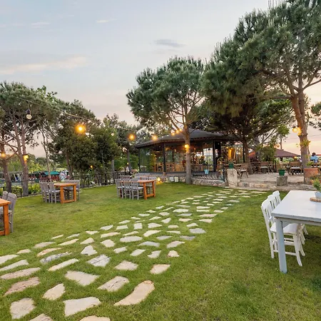 Aral Tatil Ciftligi 4* בוזקאדה